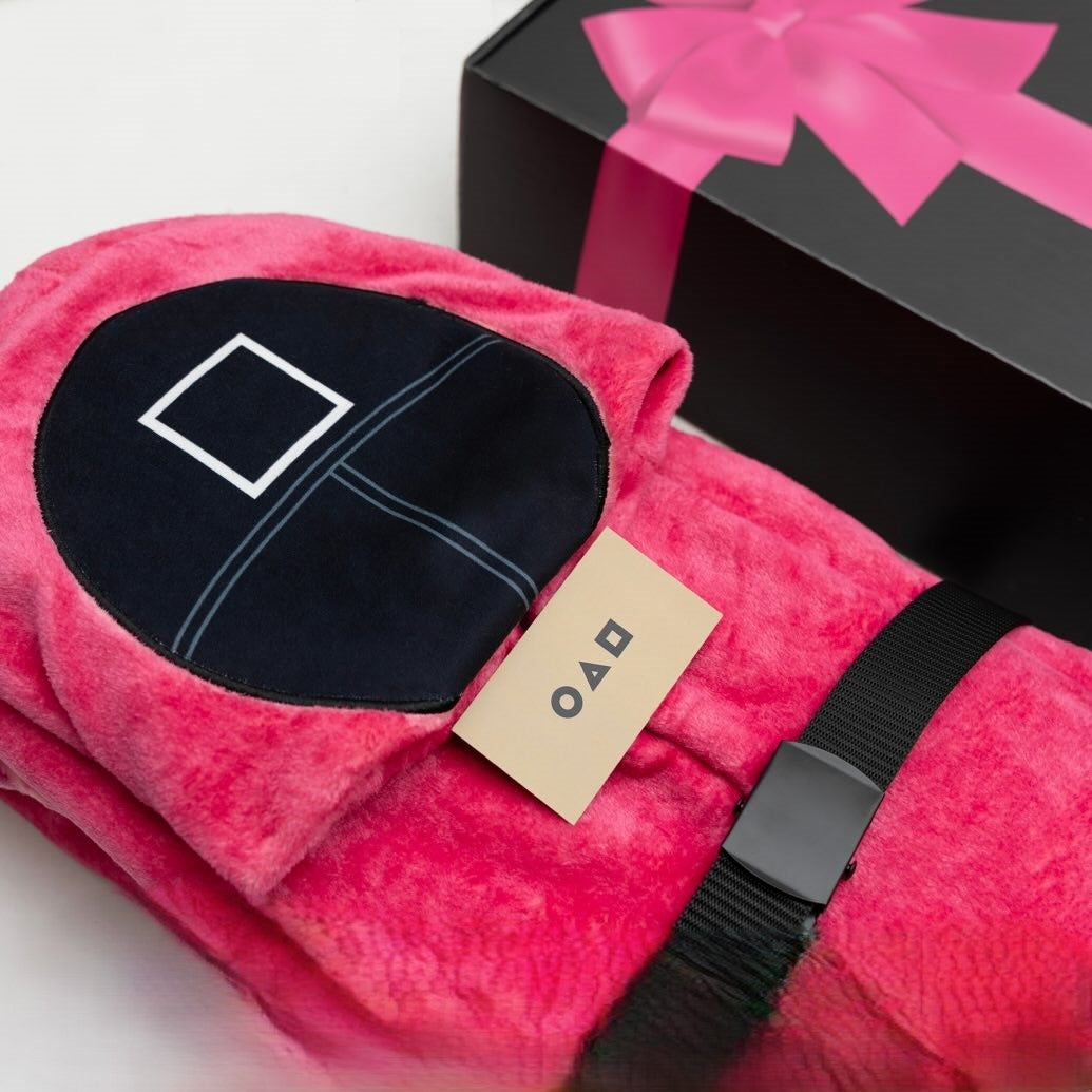 Bộ Quà Tặng Squid Game Pink Soldier Hood Cloak Blanket - Kallos Vietnam