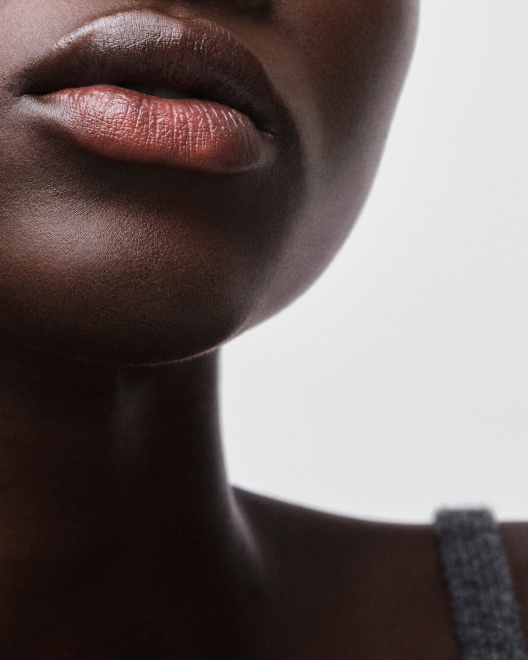 Son PRADA Lip Balm #U000 Universal - Kallos Vietnam