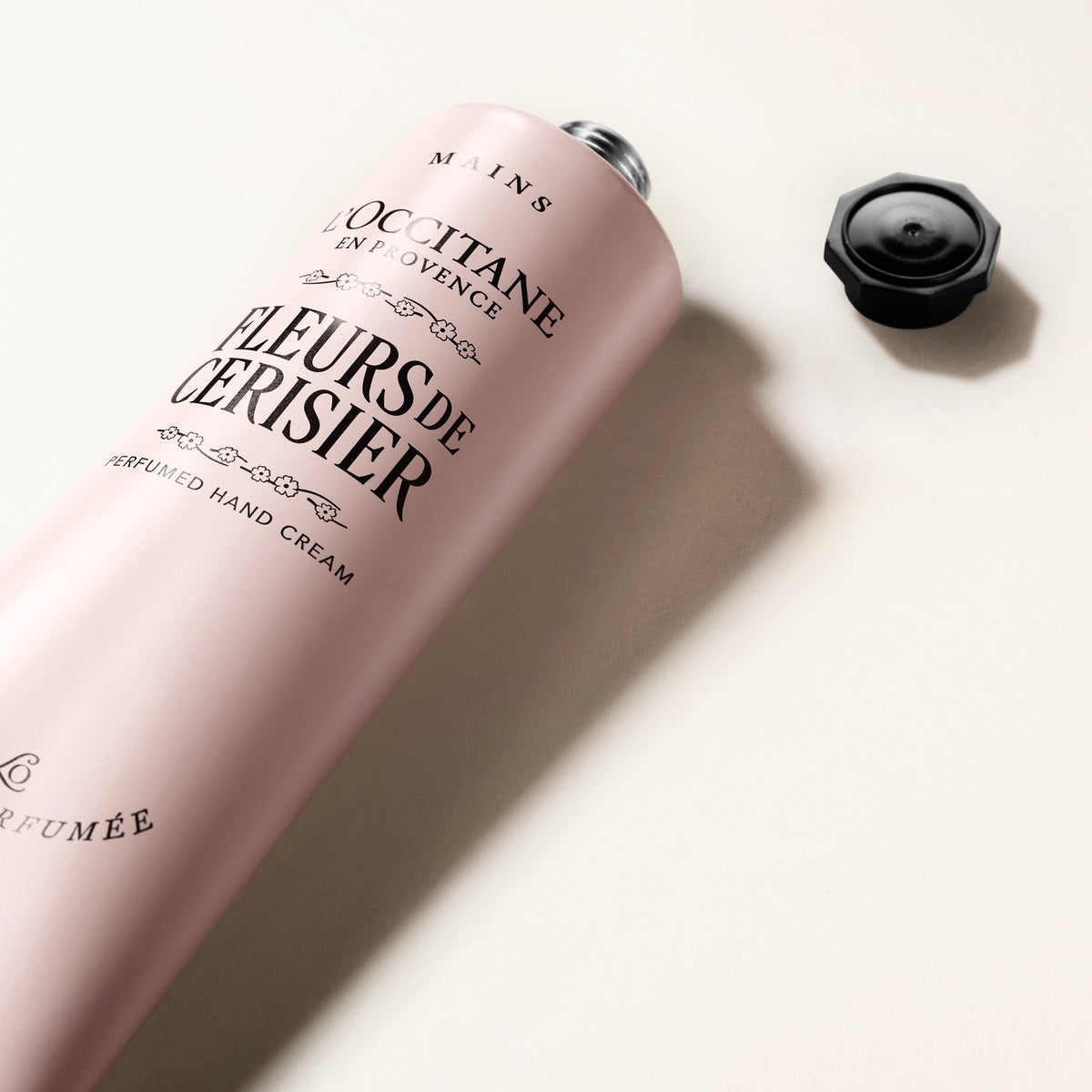Bộ Quà Tặng L'OCCITANE Cherry Blossom Hand Cream & Magic Key