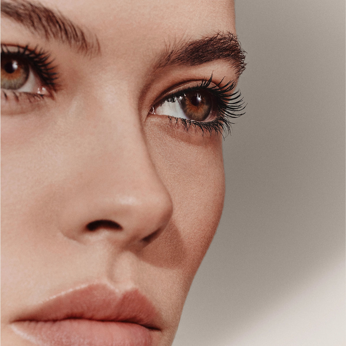Mascara HERMÈS Trait d'Hermès Revitalizing Care Mascara #01 Noir Fusain - Kallos Vietnam