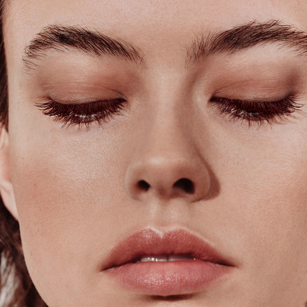 Mascara HERMÈS Trait d'Hermès Revitalizing Care Mascara #03 Rouge H - Kallos Vietnam