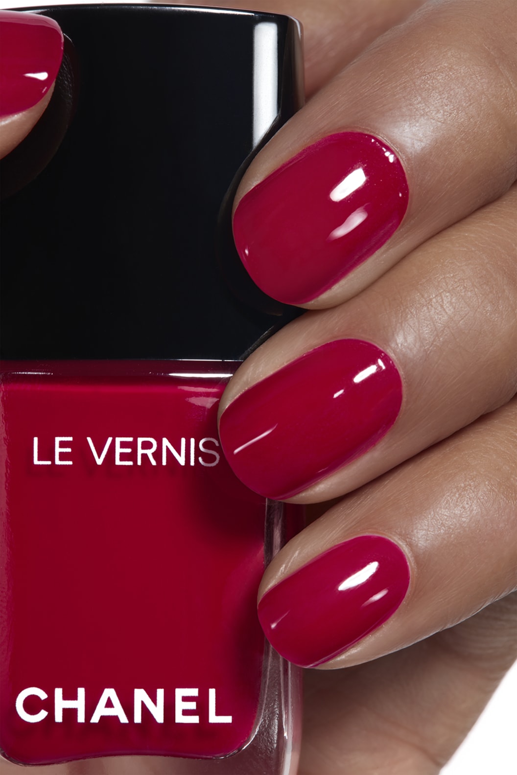 Sơn Móng Tay CHANEL Le Vernis #151 Pirate - A Bluish Red