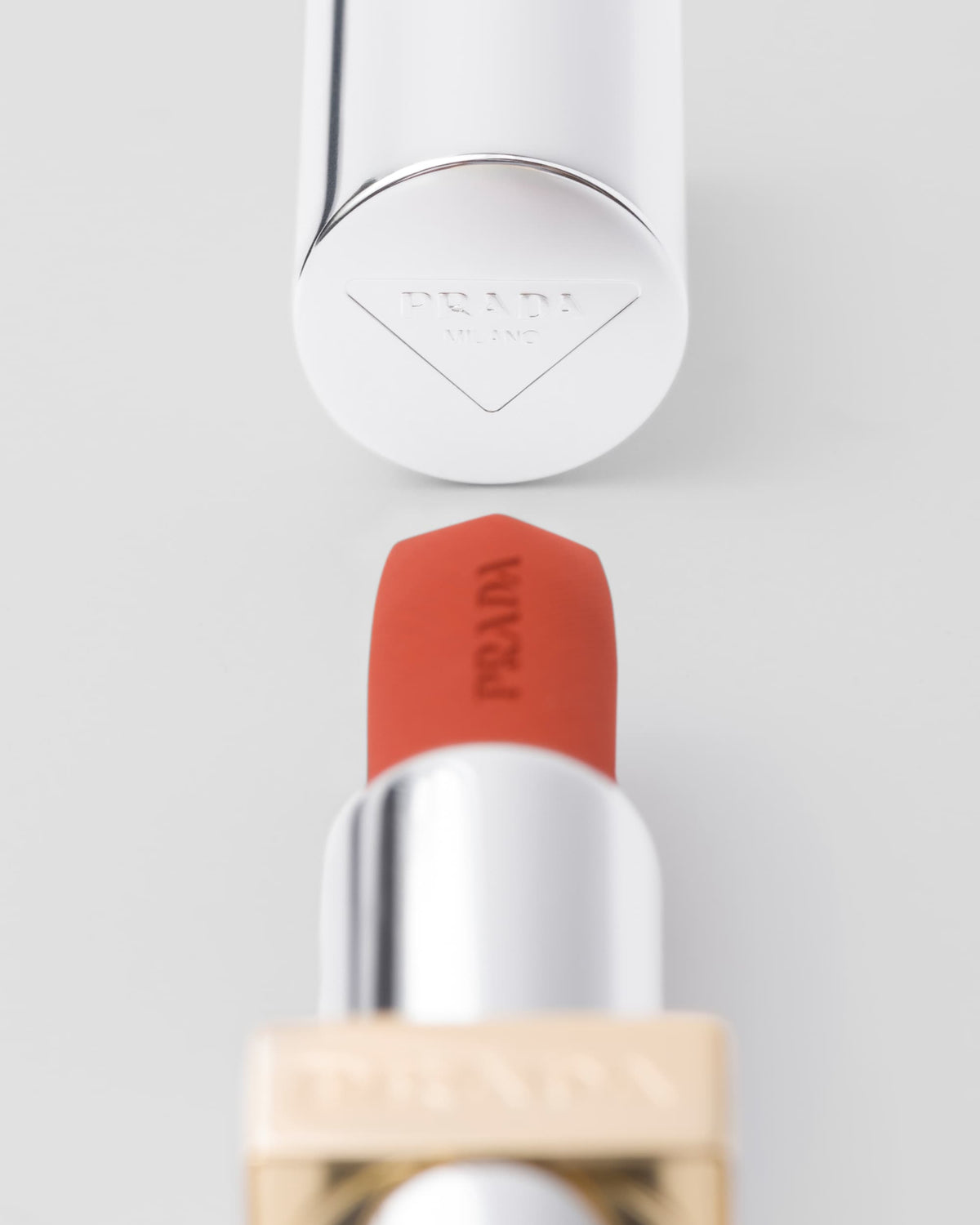 Son PRADA Monochrome Hyper Matte Lipstick #O77 Arancio - Kallos Vietnam