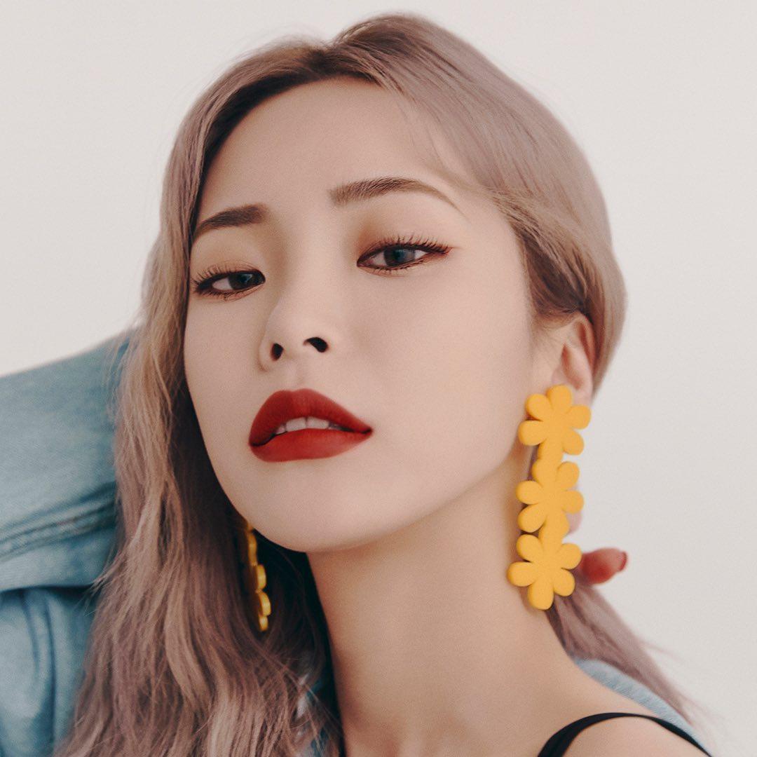 4 cách để đường eyeliner kẻ mắt cánh đối xứng - Kallos Vietnam