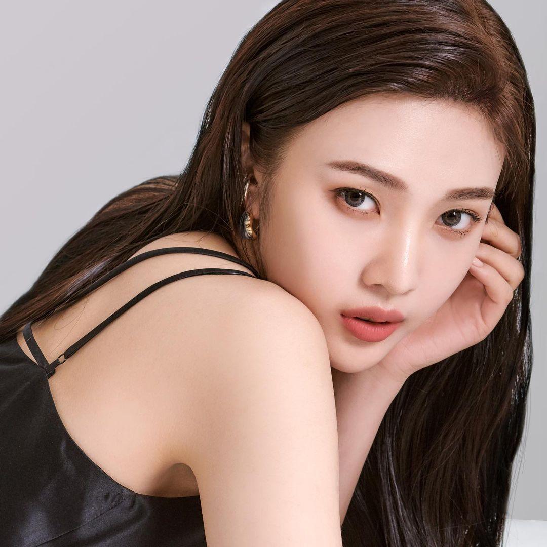 Cách kẻ một nửa eyeliner cho mắt mí lót - Kallos Vietnam