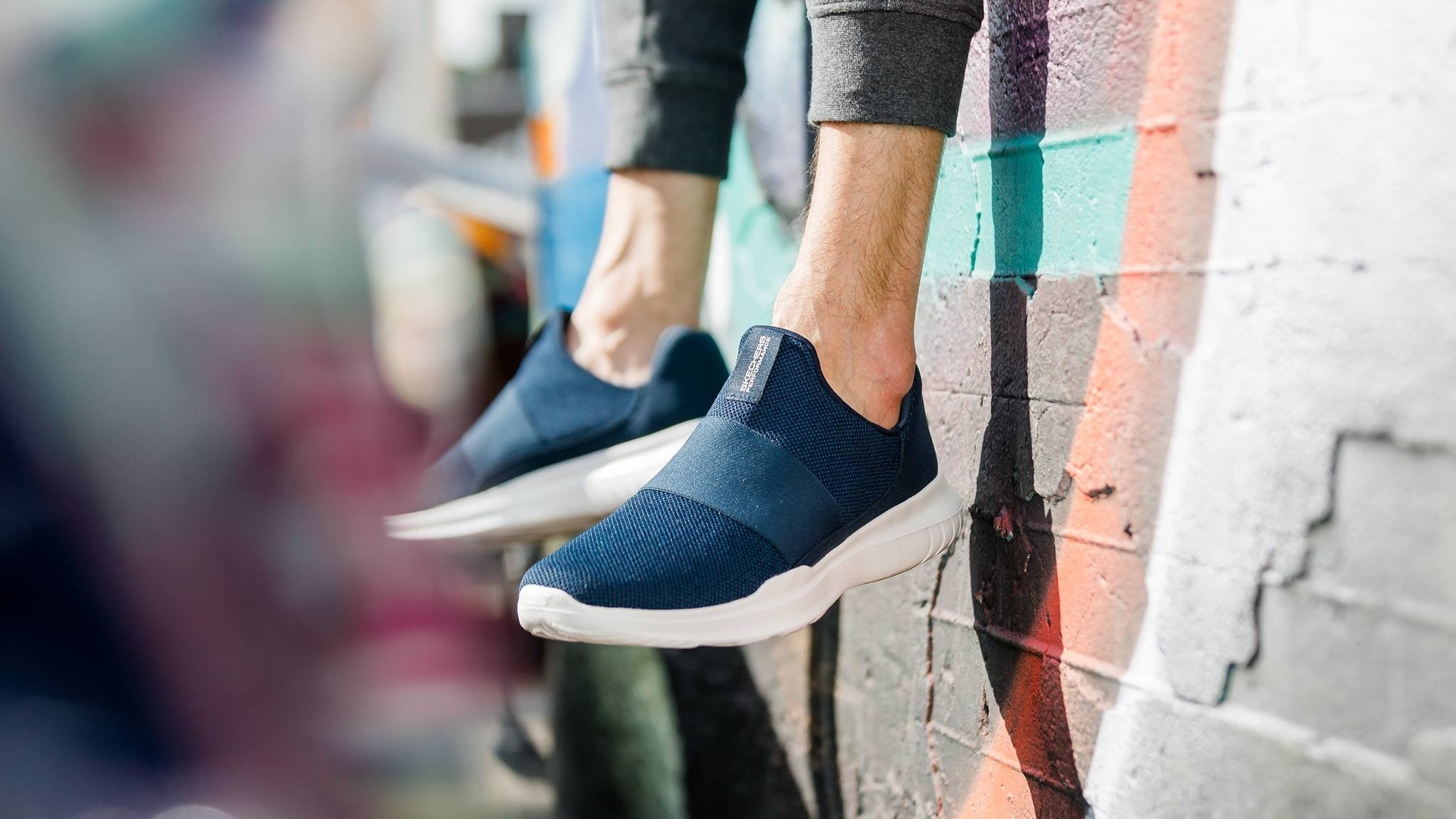 Cách phân biệt Skechers thật và giả chính xác