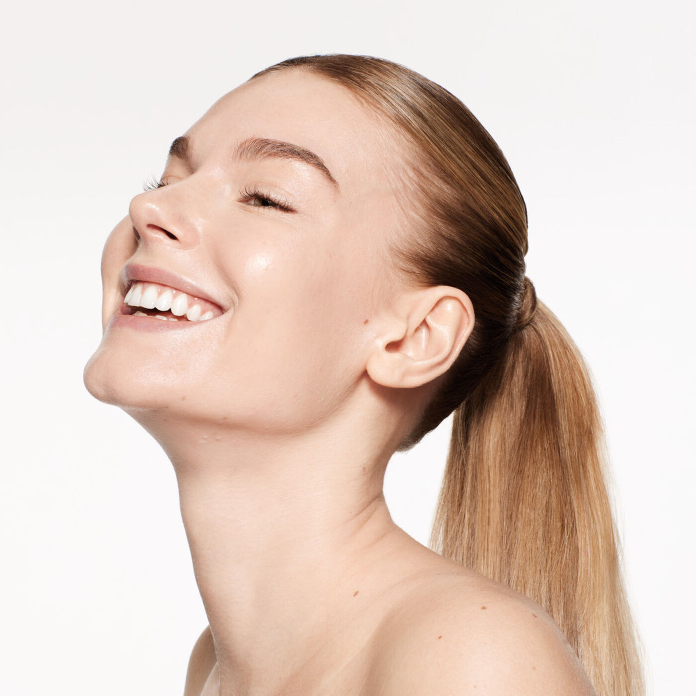 Kem Nền Shiseido RevitalEssence Skin Glow Foundation #160 Shell - Kallos Vietnam