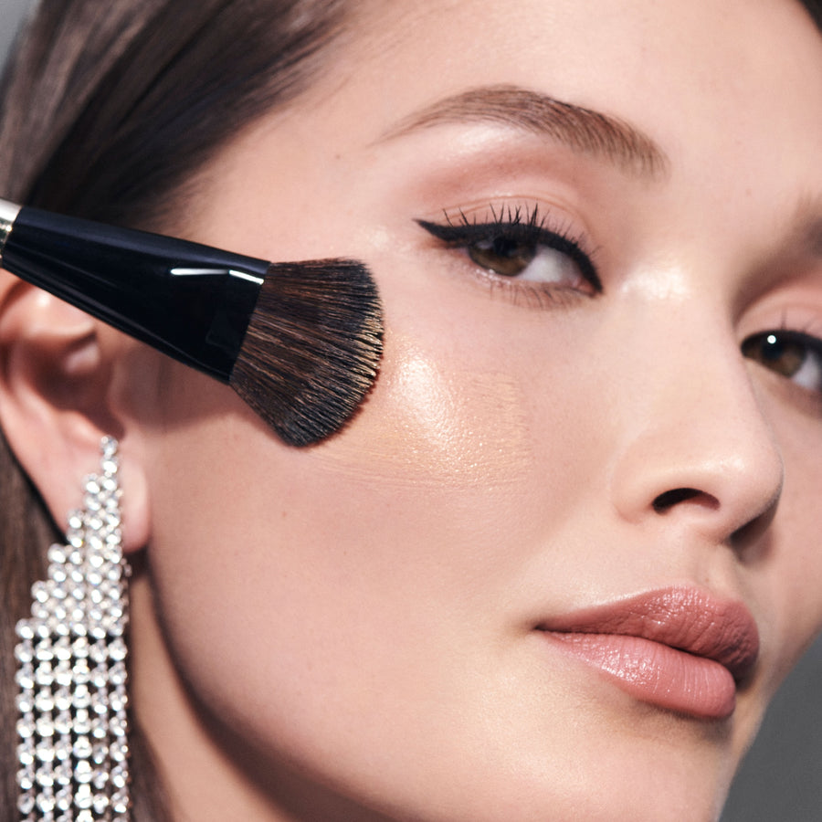 Cọ Trang Điểm BOBBI BROWN Soft Focus Foundation Brush