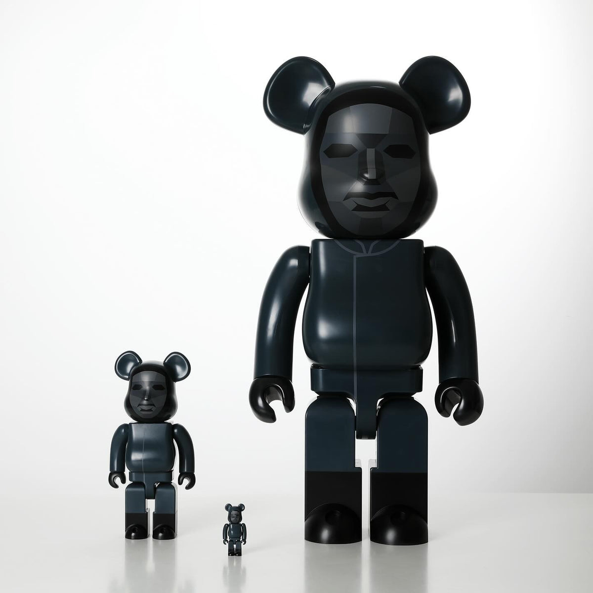 Mô Hình BEARBRICK Squid Game Frontman - Kallos Vietnam