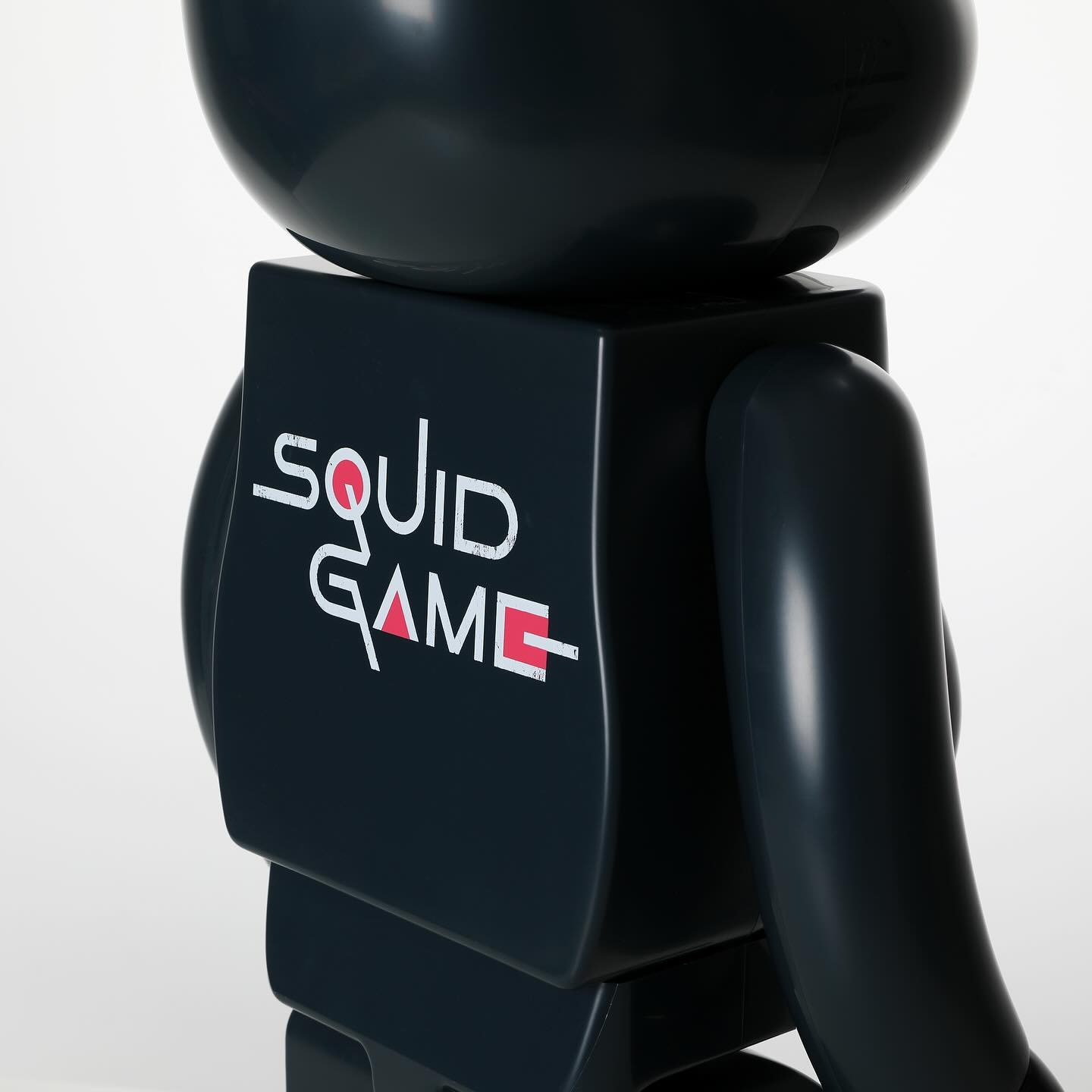 Mô Hình BEARBRICK Squid Game Frontman - Kallos Vietnam