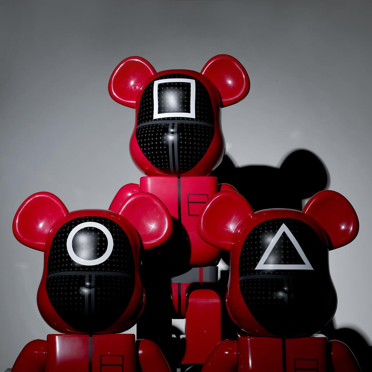 Mô Hình BEARBRICK Squid Game Guard #Triangle - Kallos Vietnam