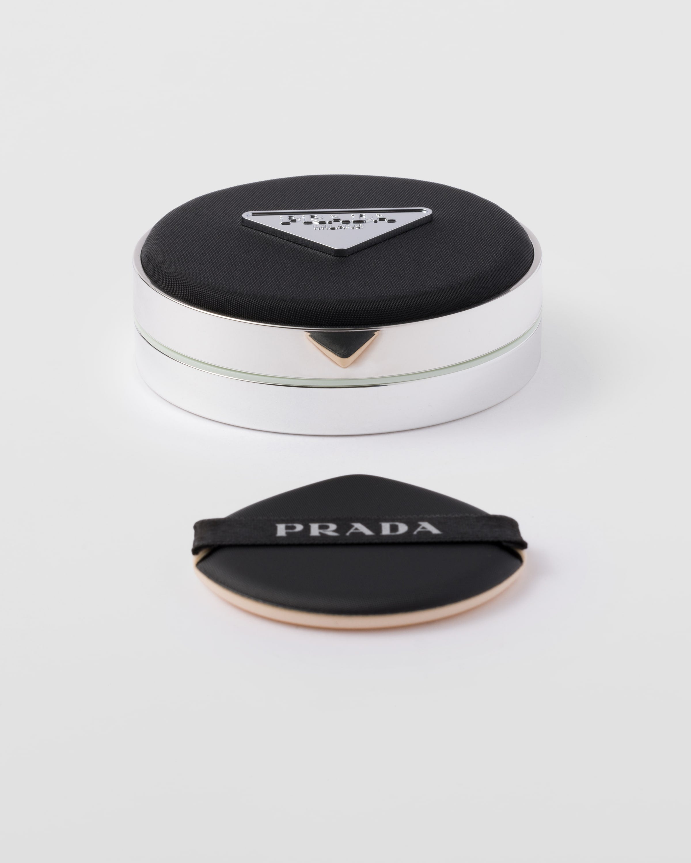 Phấn Nước PRADA Reveal Mesh Cushion Foundation #LC5 Light Cool