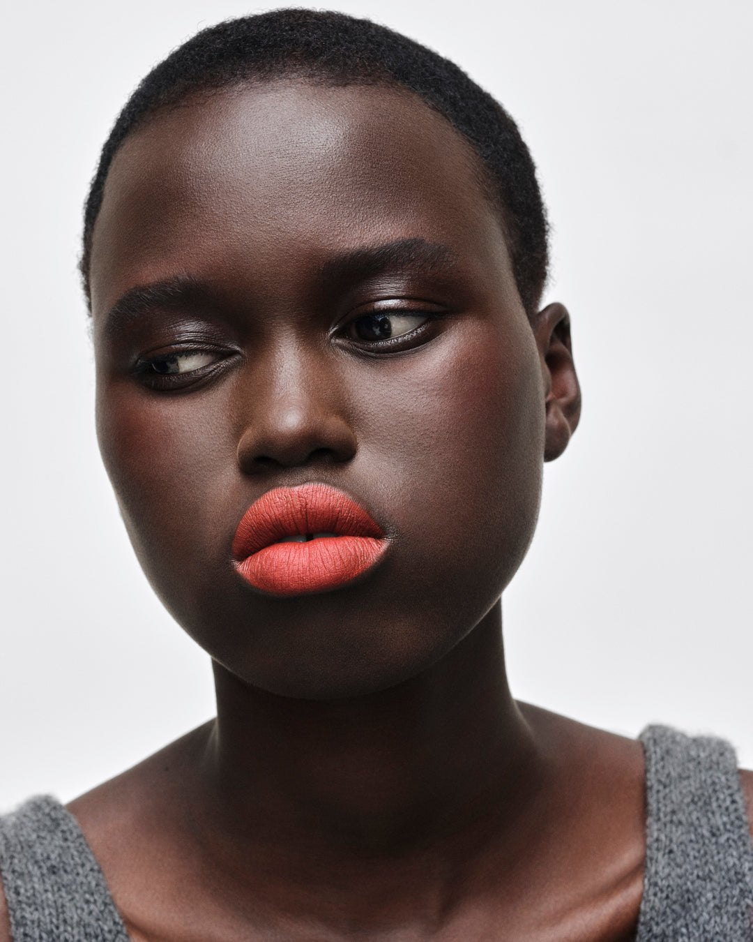 Son PRADA Monochrome Hyper Matte Lipstick #B06 Dragon - Kallos Vietnam