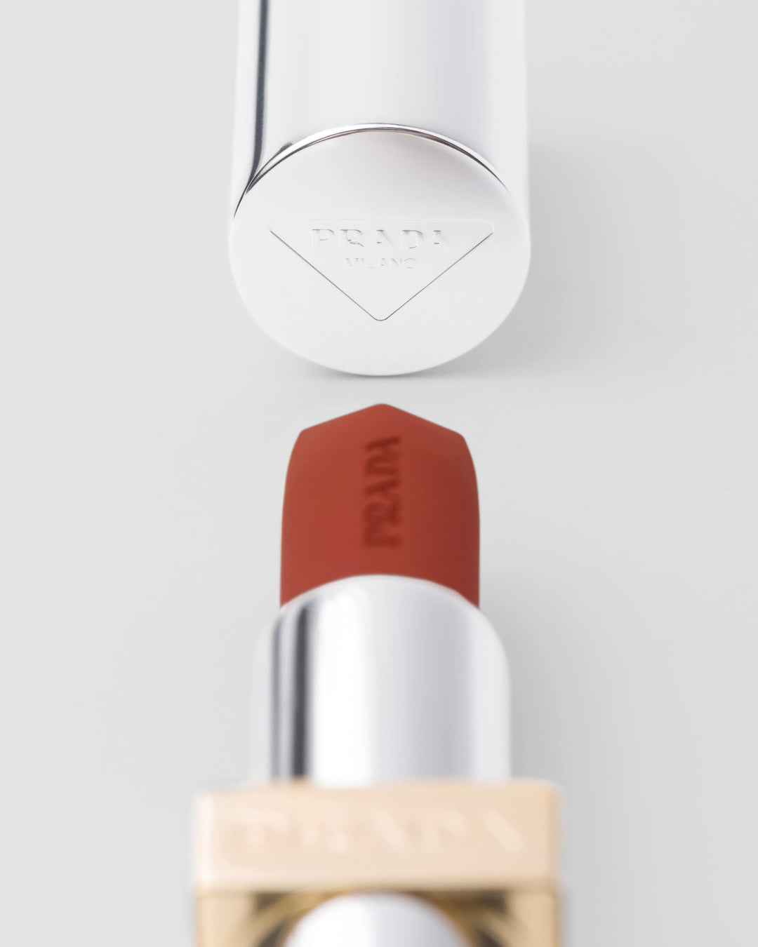 Son PRADA Monochrome Hyper Matte Lipstick #B06 Dragon - Kallos Vietnam