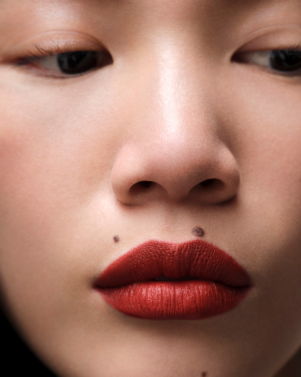 Son PRADA Monochrome Hyper Matte Lipstick #B06 Dragon - Kallos Vietnam