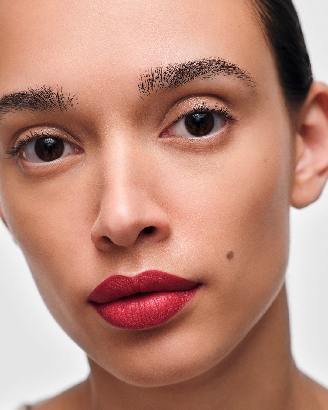 Son PRADA Monochrome Hyper Matte Lipstick Holiday #B03 Mahogany - Kallos Vietnam