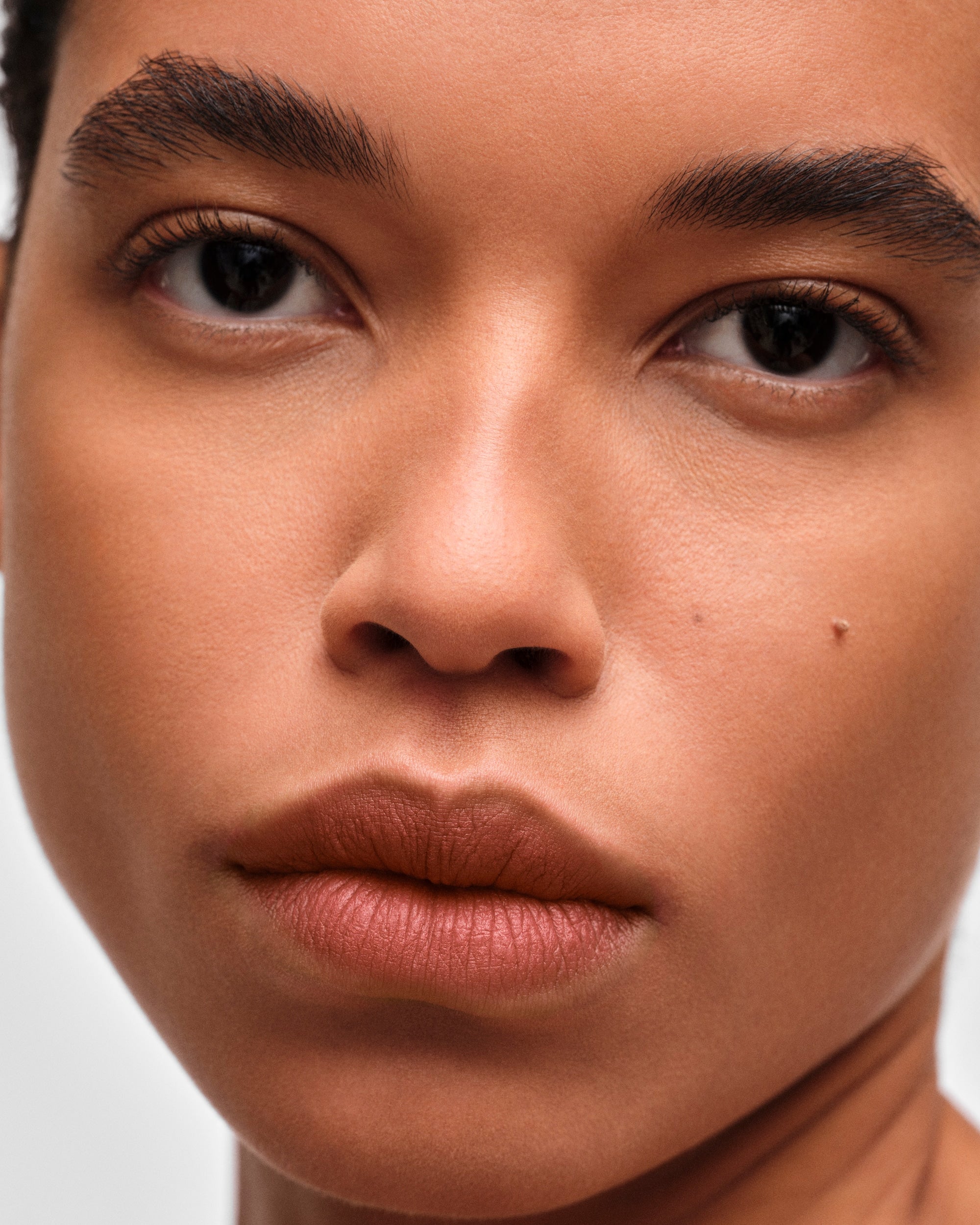 Son PRADA Monochrome Soft Matte Lipstick Holiday #B101 Tiepolo