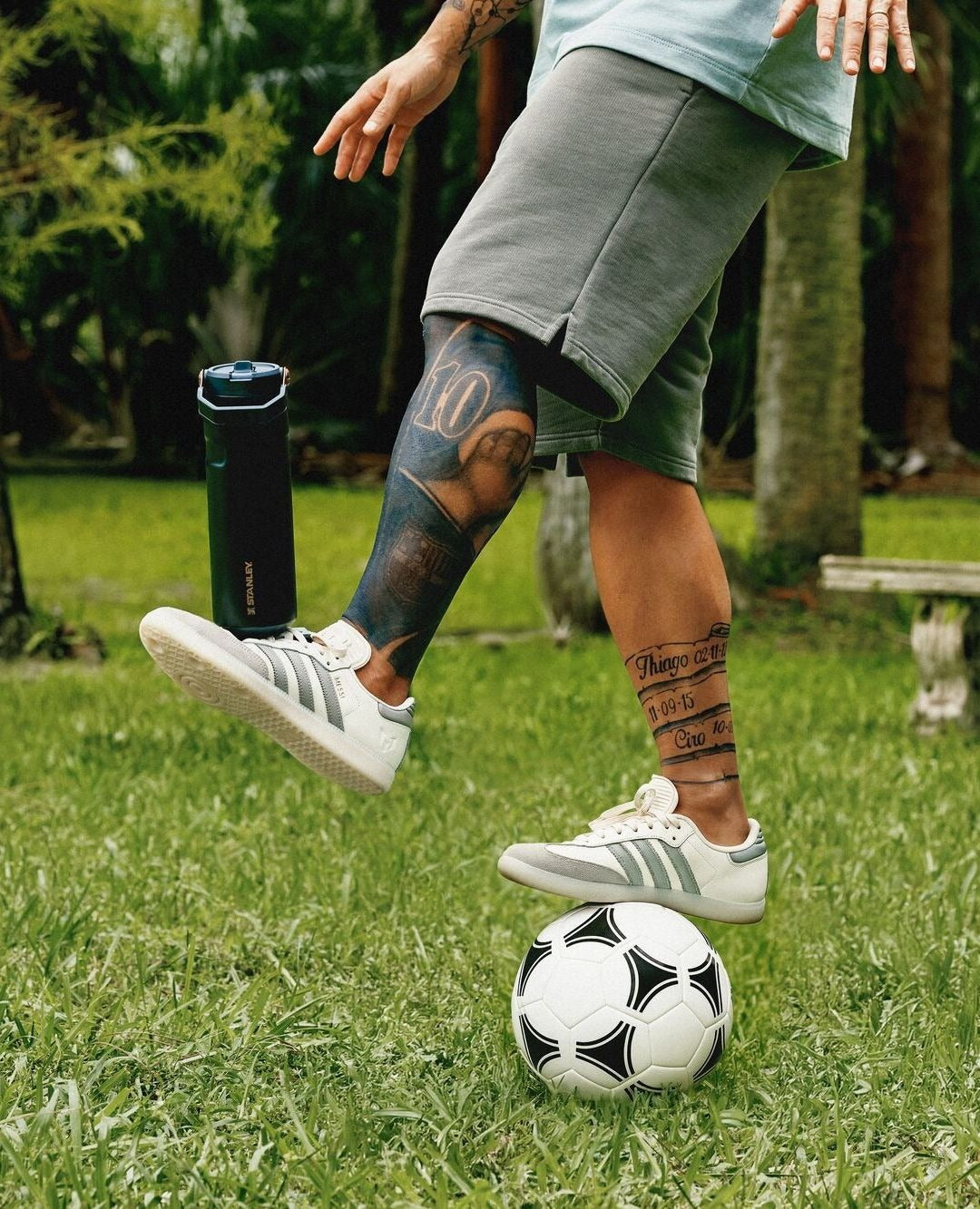 Bình Nước STANLEY IceFlow Aerolite Bottle Flip Straw 2.0 #Messi GOAT Black