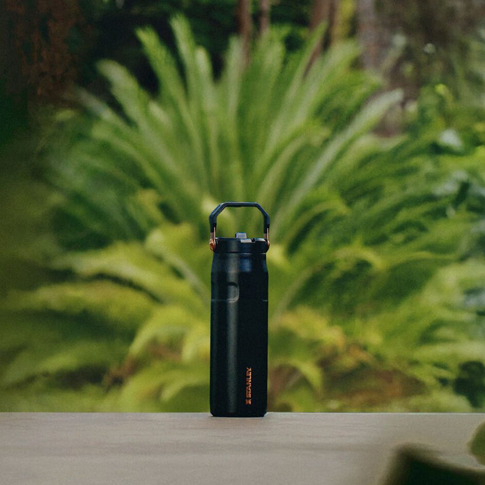 Bình Nước STANLEY IceFlow Aerolite Bottle Flip Straw 2.0 #Messi GOAT Black