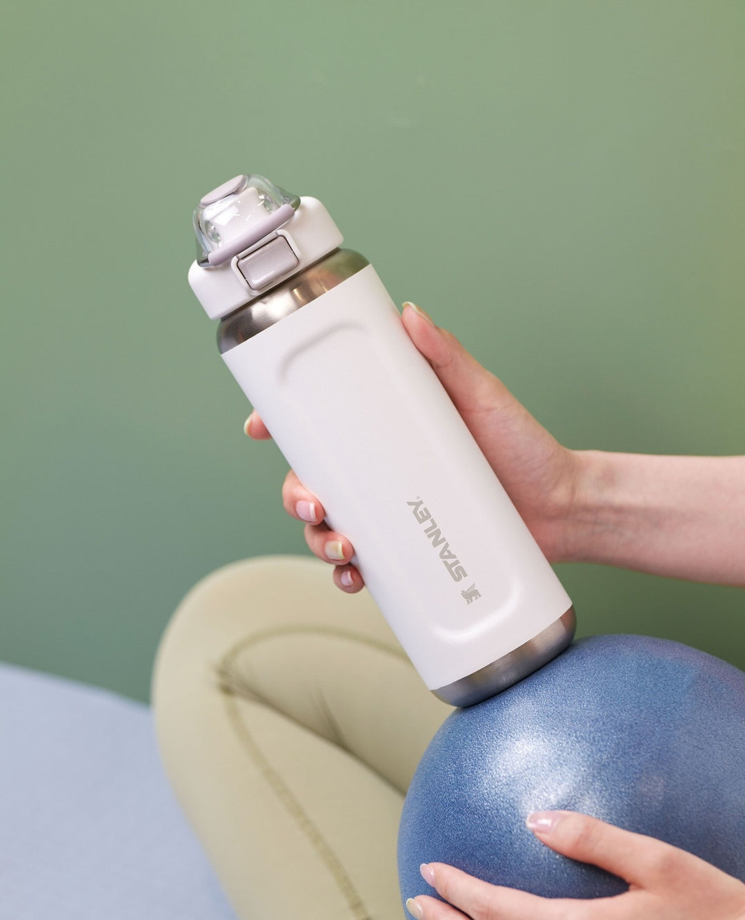 Bình Nước STANLEY Wellspring Bottle #Frost White