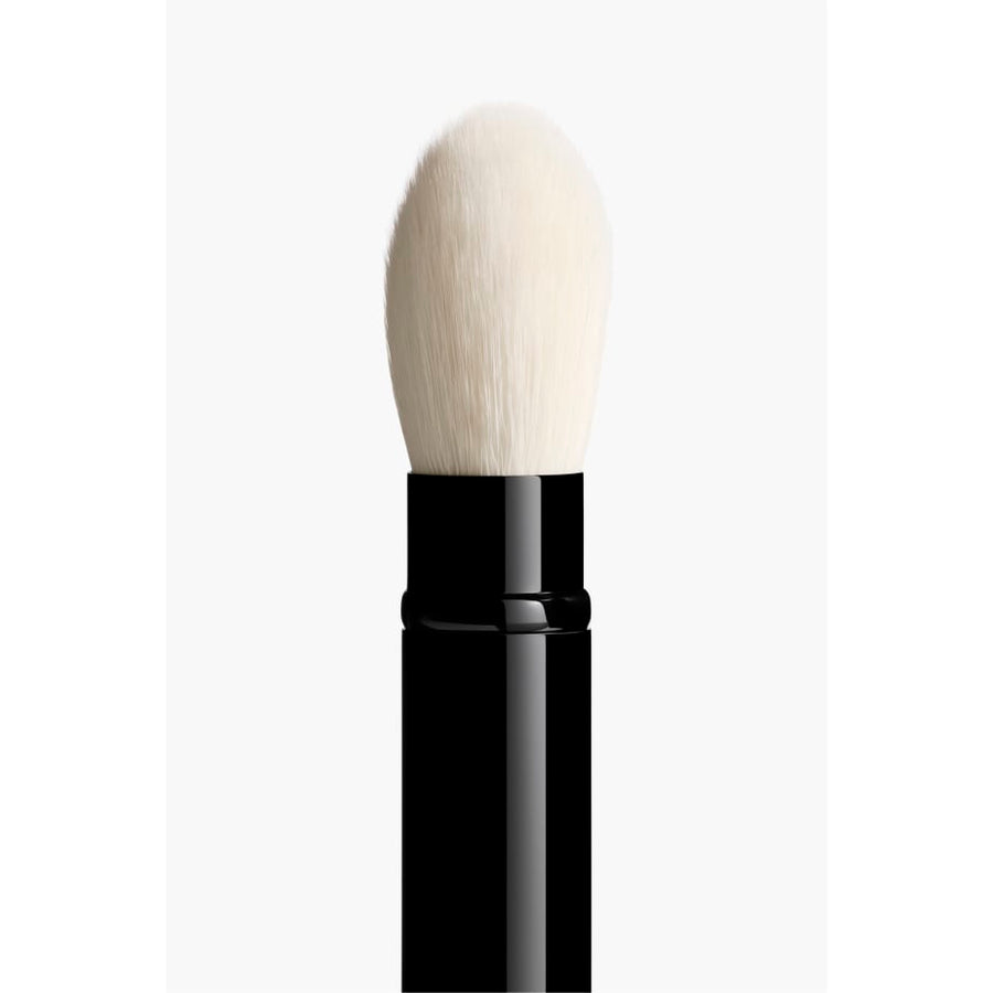 Cọ Trang Điểm CHANEL Les Pinceaux de Chanel Highlighter Brush N°111 - Kallos Vietnam