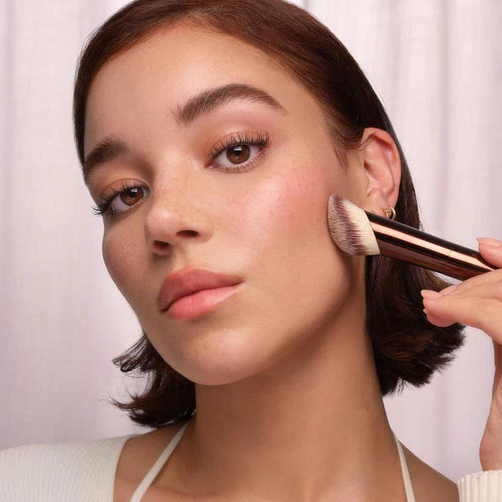 Cọ Trang Điểm HOURGLASS Ambient Soft Glow Foundation Brush-Kallos