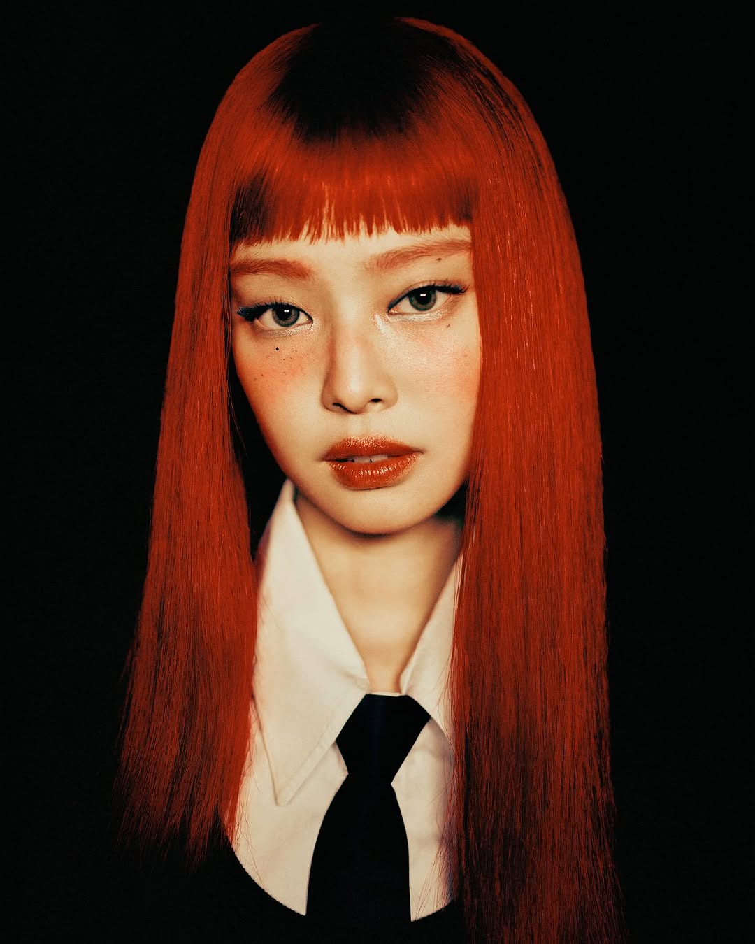 Đĩa JENNIE The 1st Studio Album [Ruby] (Photobook) Set