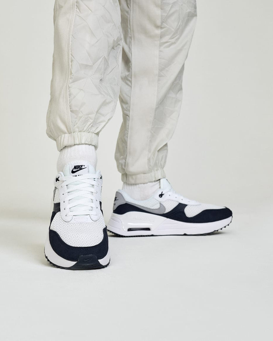 air max 90 light smoke grey on feet