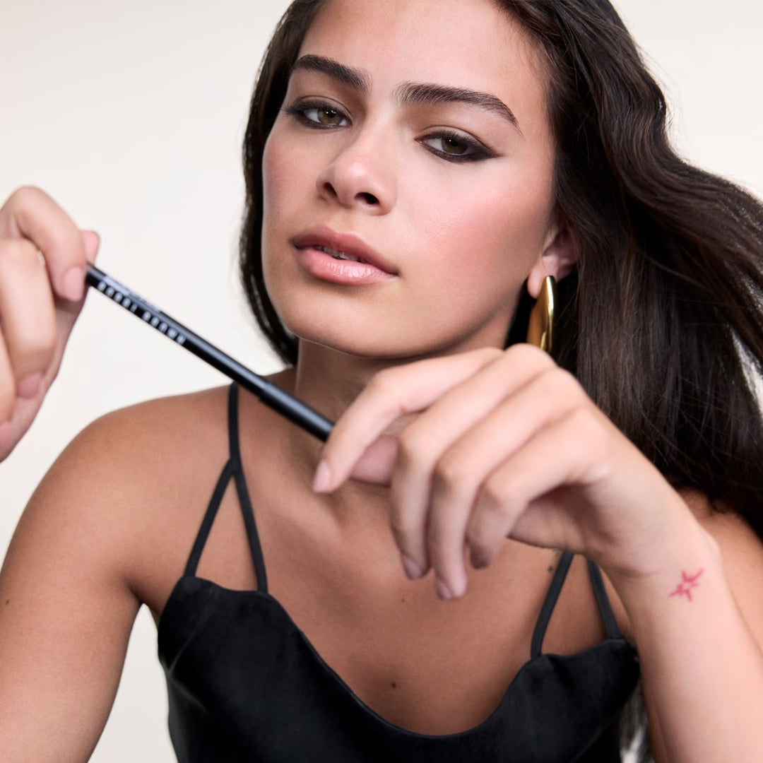 Kẻ Mắt Bobbi Brown 24 Hour Waterproof Kajal Eyeliner #Black