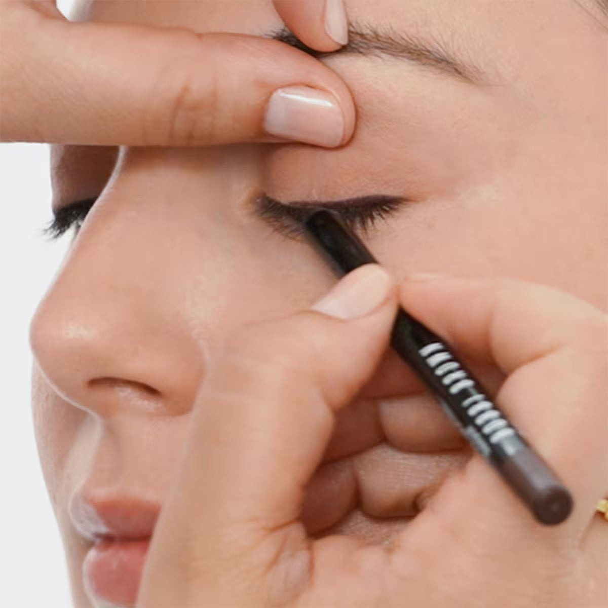 Kẻ Mắt Bobbi Brown 24 Hour Waterproof Kajal Eyeliner #Deep Navy