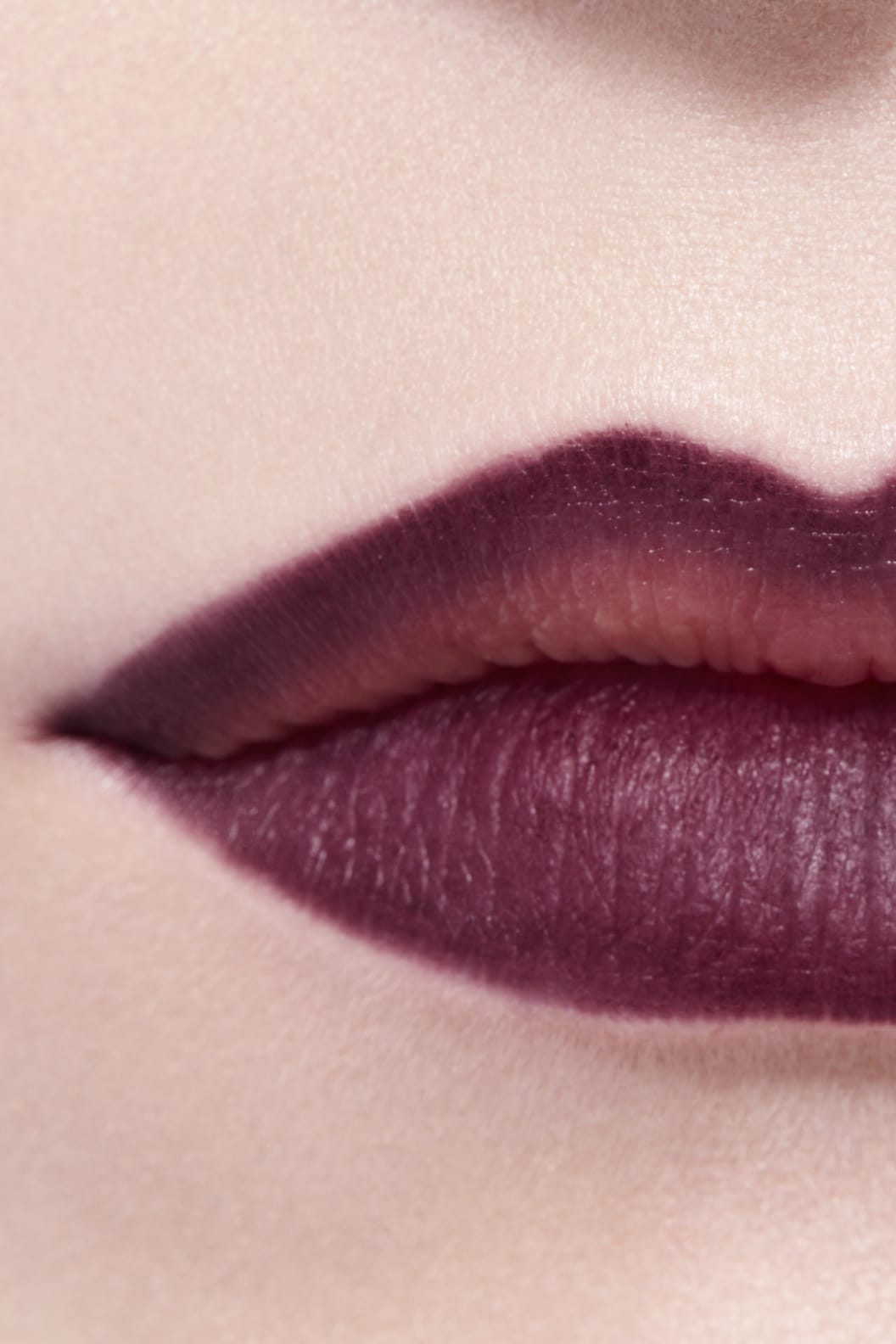 Kẻ Viền Môi CHANEL Le Crayon Lèvres #192 Prune Noire - Deep Plum - Kallos Vietnam