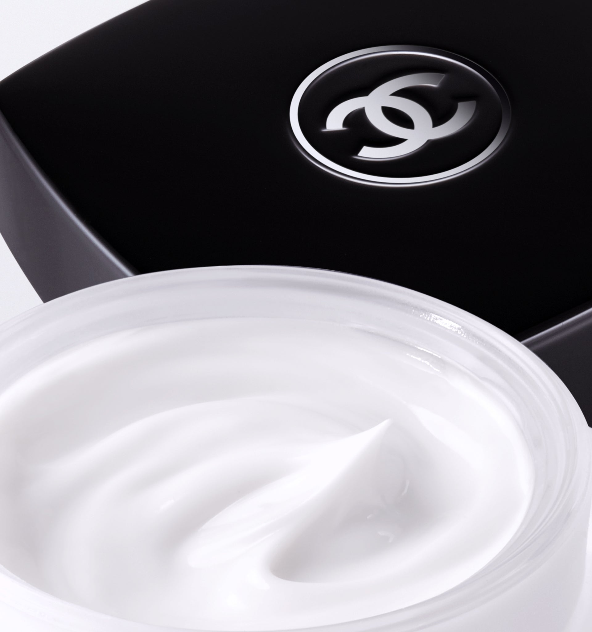 Kem Dưỡng CHANEL Hydra Beauty Crème Hydration Protection Radiance - Kallos Vietnam