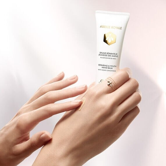 Kem Dưỡng Tay GUERLAIN Abeille Royale Revitalizing Youth Hand Balm