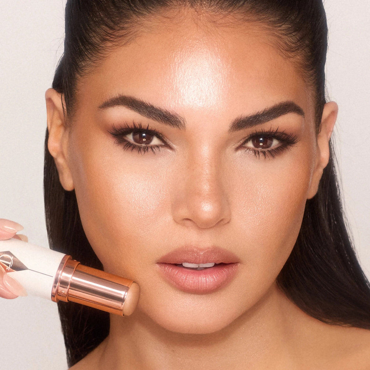 Kem Nền Charlotte Tilbury Unreal Skin Sheer Glow Foundation #7.5 Medium