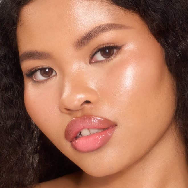 Kem Nền Charlotte Tilbury Unreal Skin Sheer Glow Foundation #8 Medium