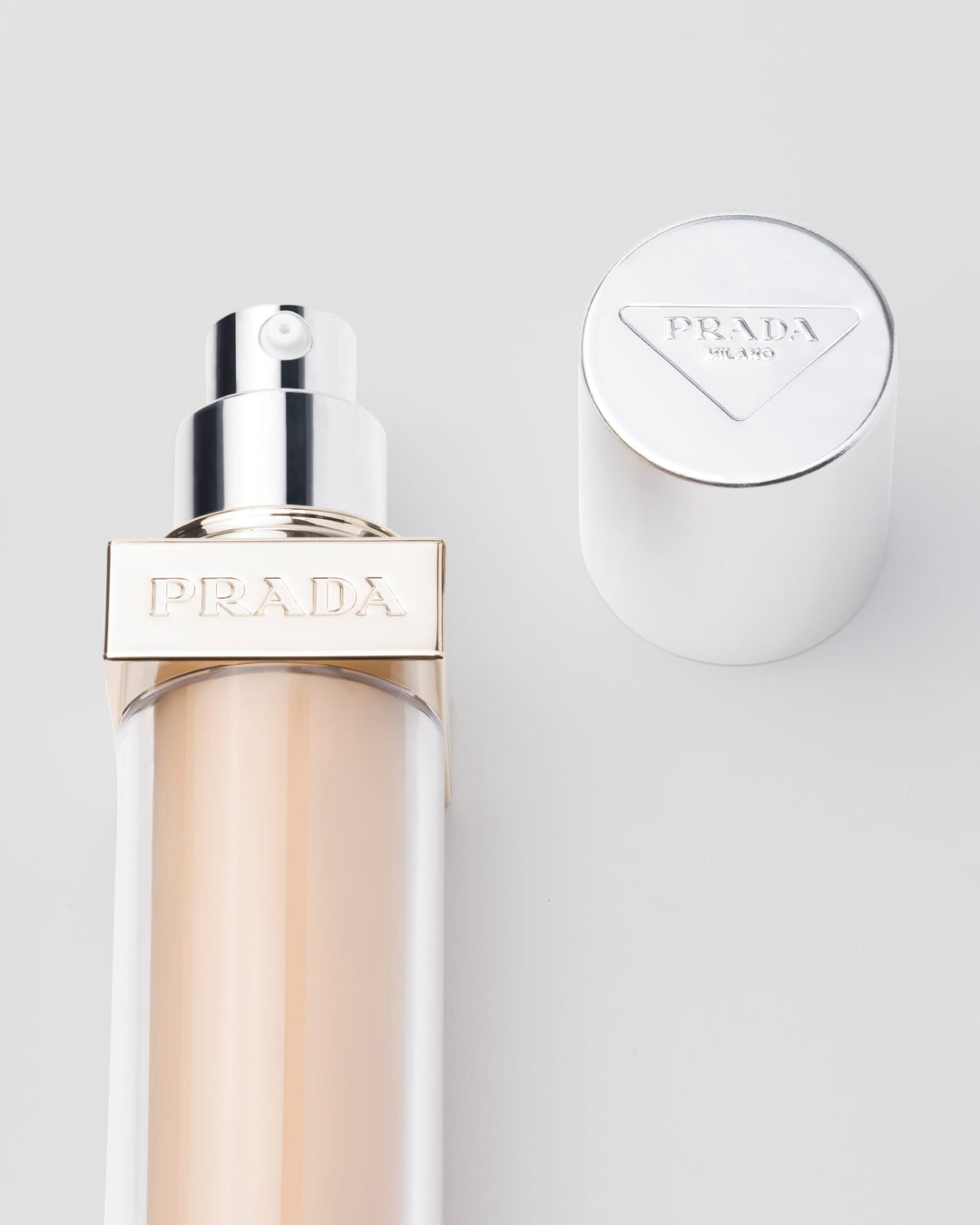 Kem Nền PRADA Reveal Skin Optimizing Foundation #LW10 Light Warm