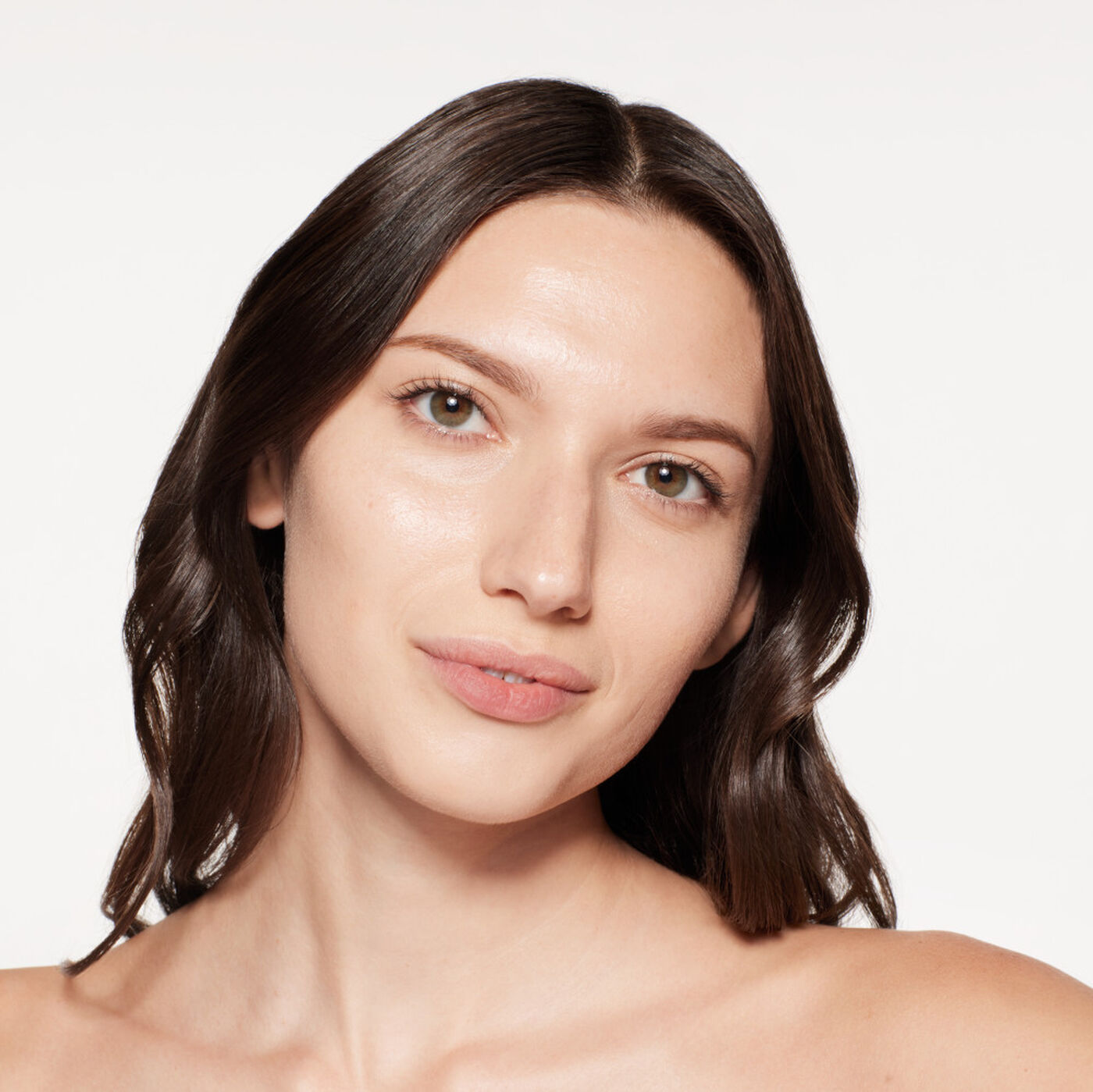 Kem Nền Shiseido RevitalEssence Skin Glow Foundation #240 Quartz - Kallos Vietnam
