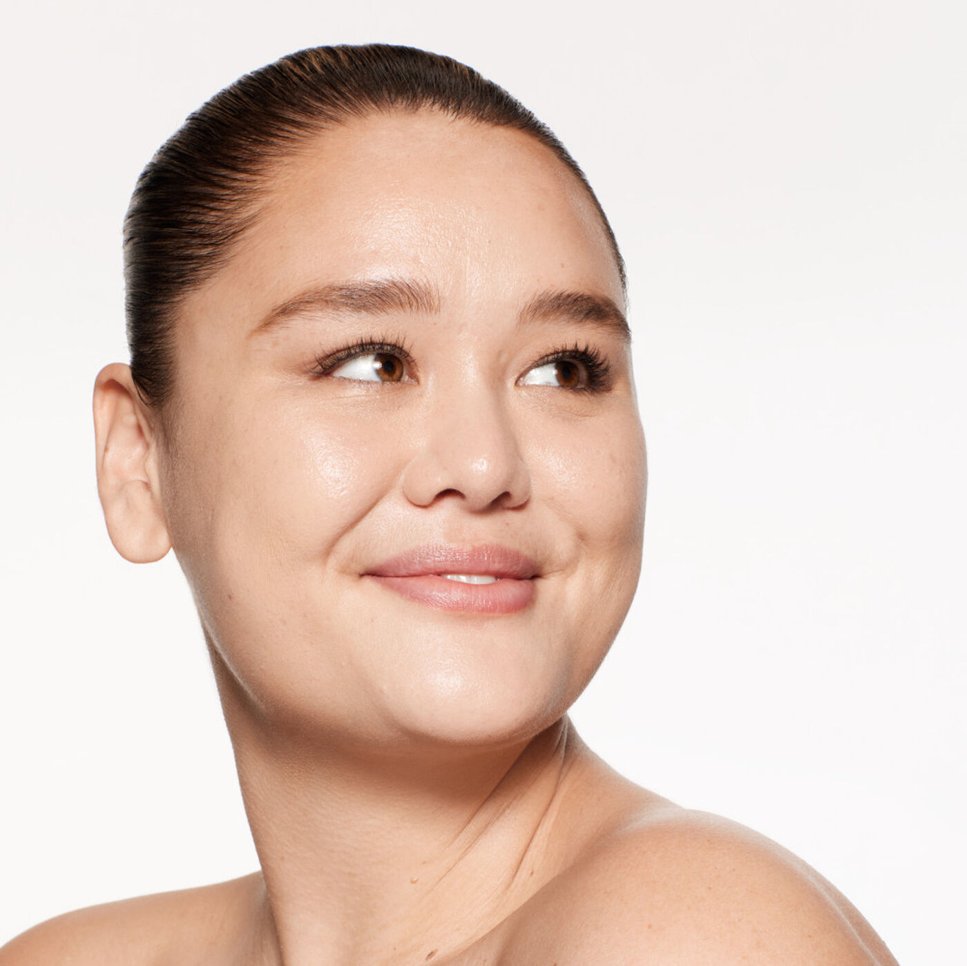 Kem Nền Shiseido RevitalEssence Skin Glow Foundation #250 Sand - Kallos Vietnam