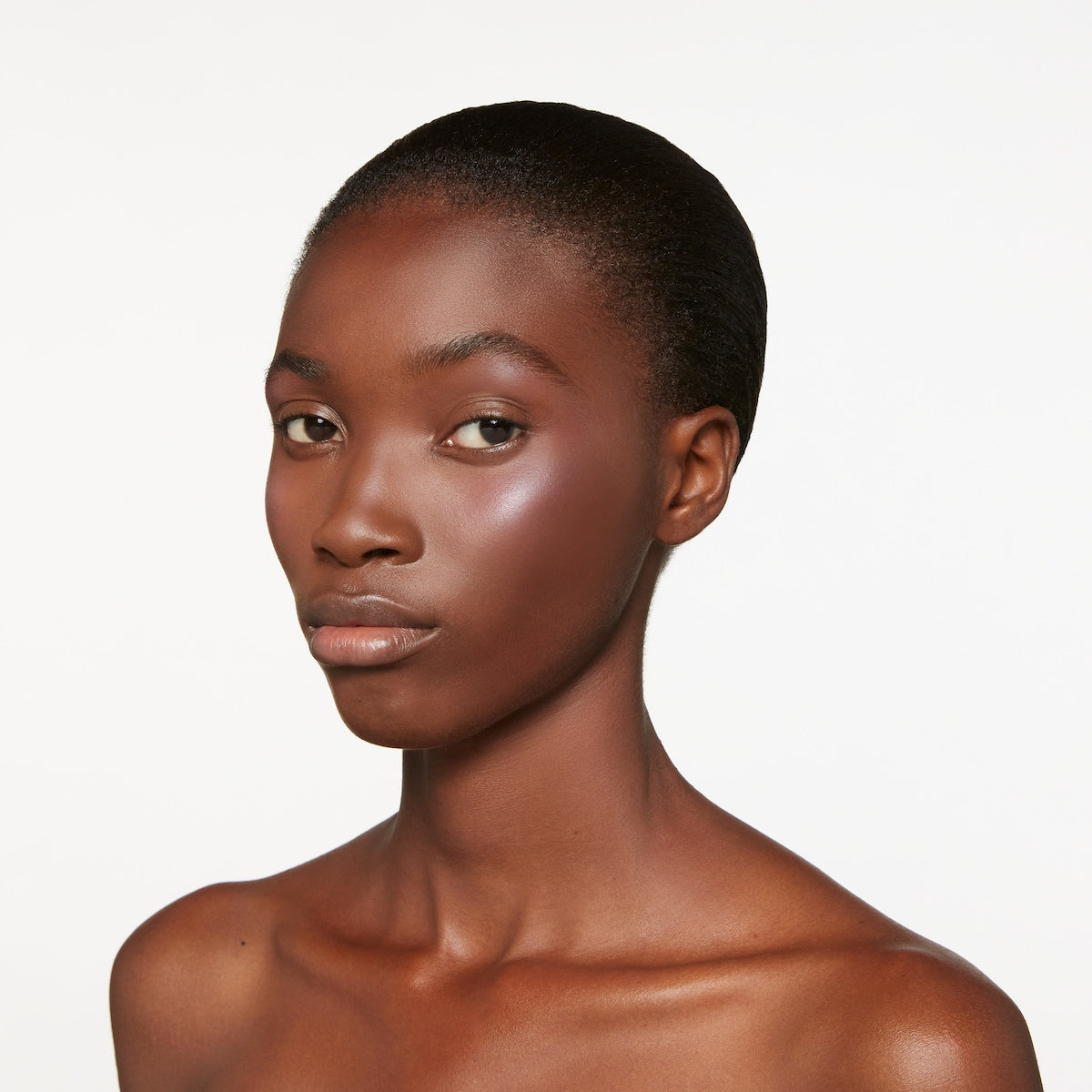 Phấn Bắt Sáng GUCCI Glow Highlighter Powder #02 Frosted Lilac