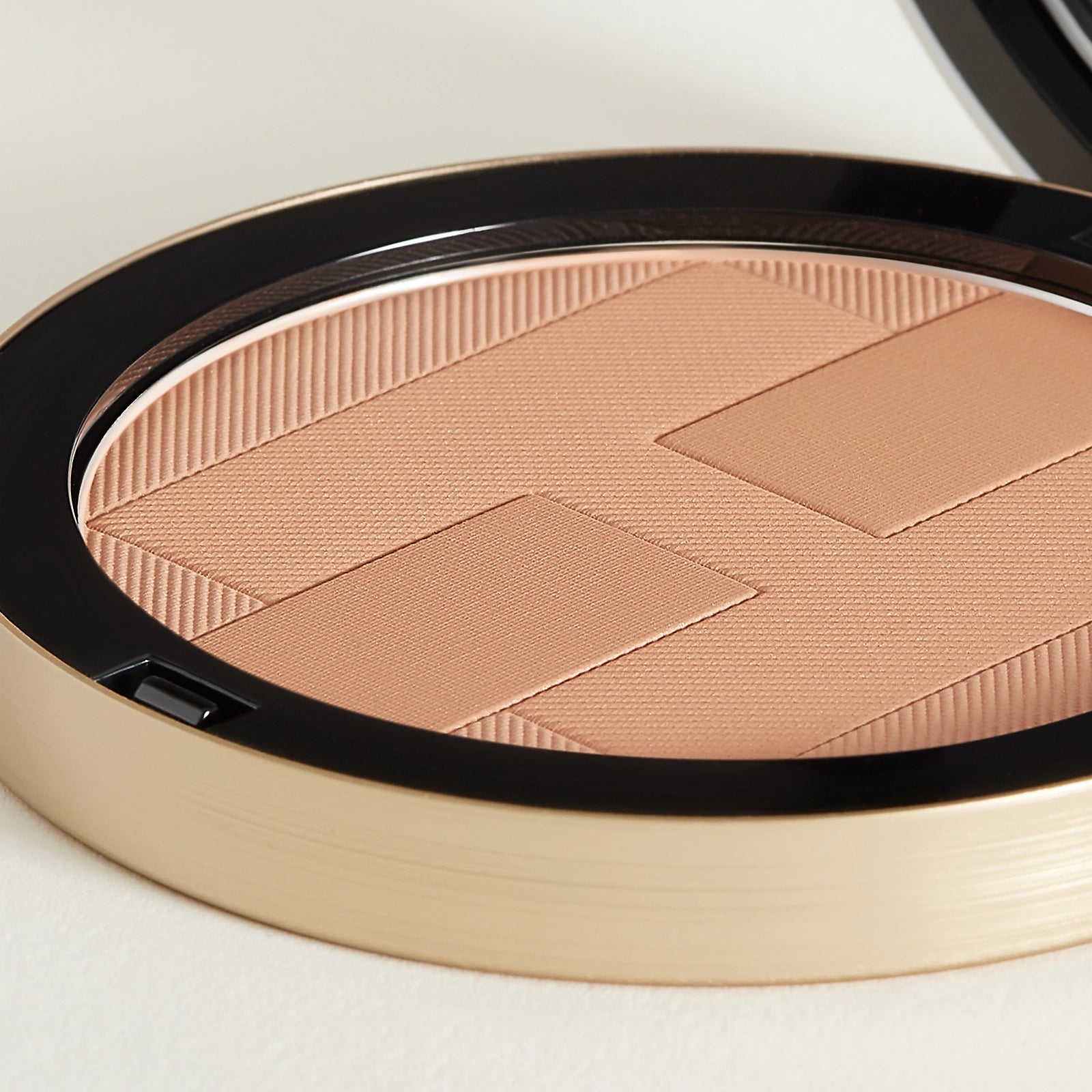 Phấn Phủ HERMÈS Plein Air H Trio Healthy Glow #02 Atlas - Kallos Vietnam