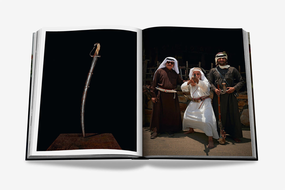 Sách ASSOULINE Saudi Arabia: Flower Men