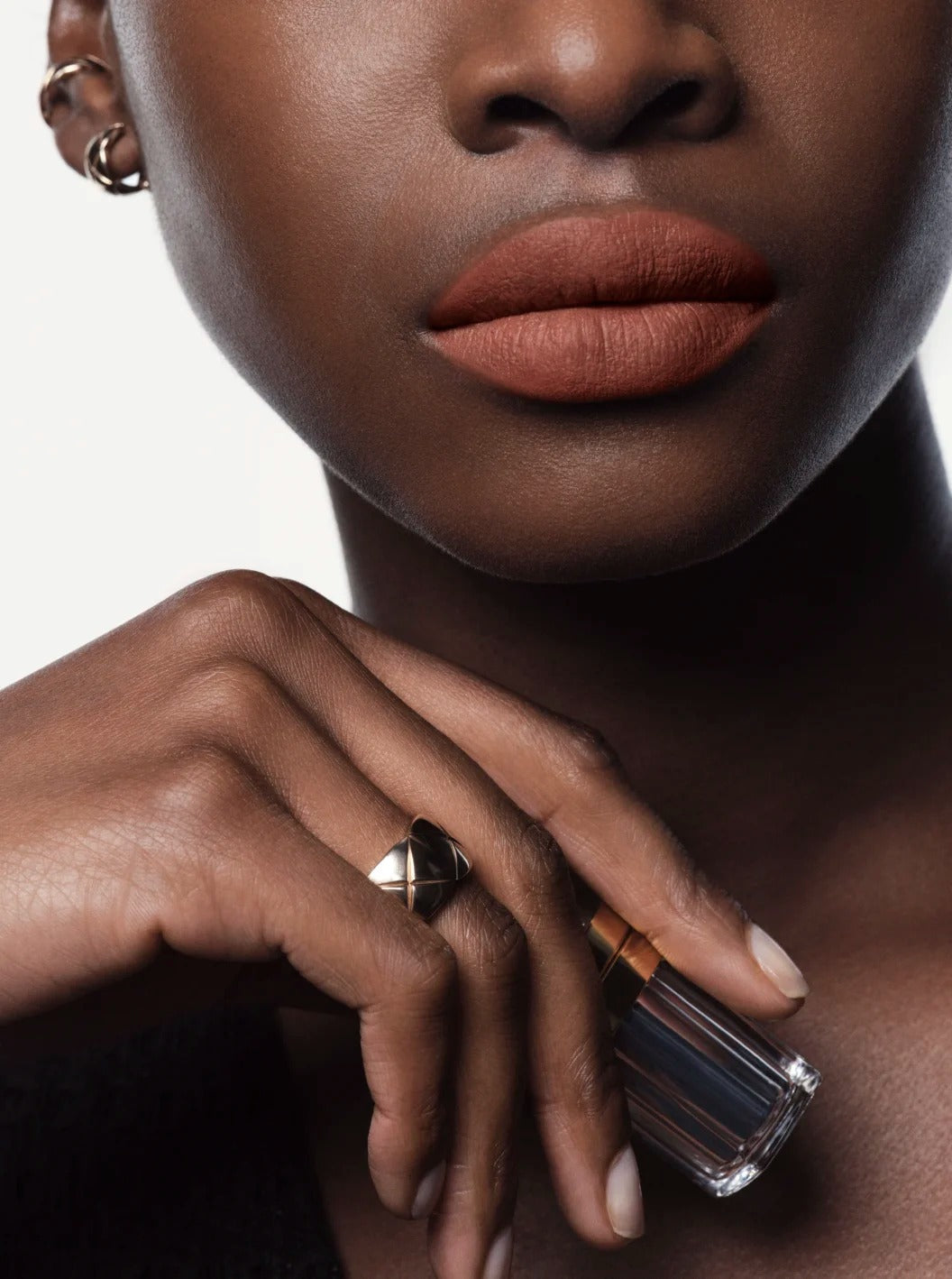 Son CHANEL 31 Le Rouge #17 Rouge Confident - Soft Beige-Kallos