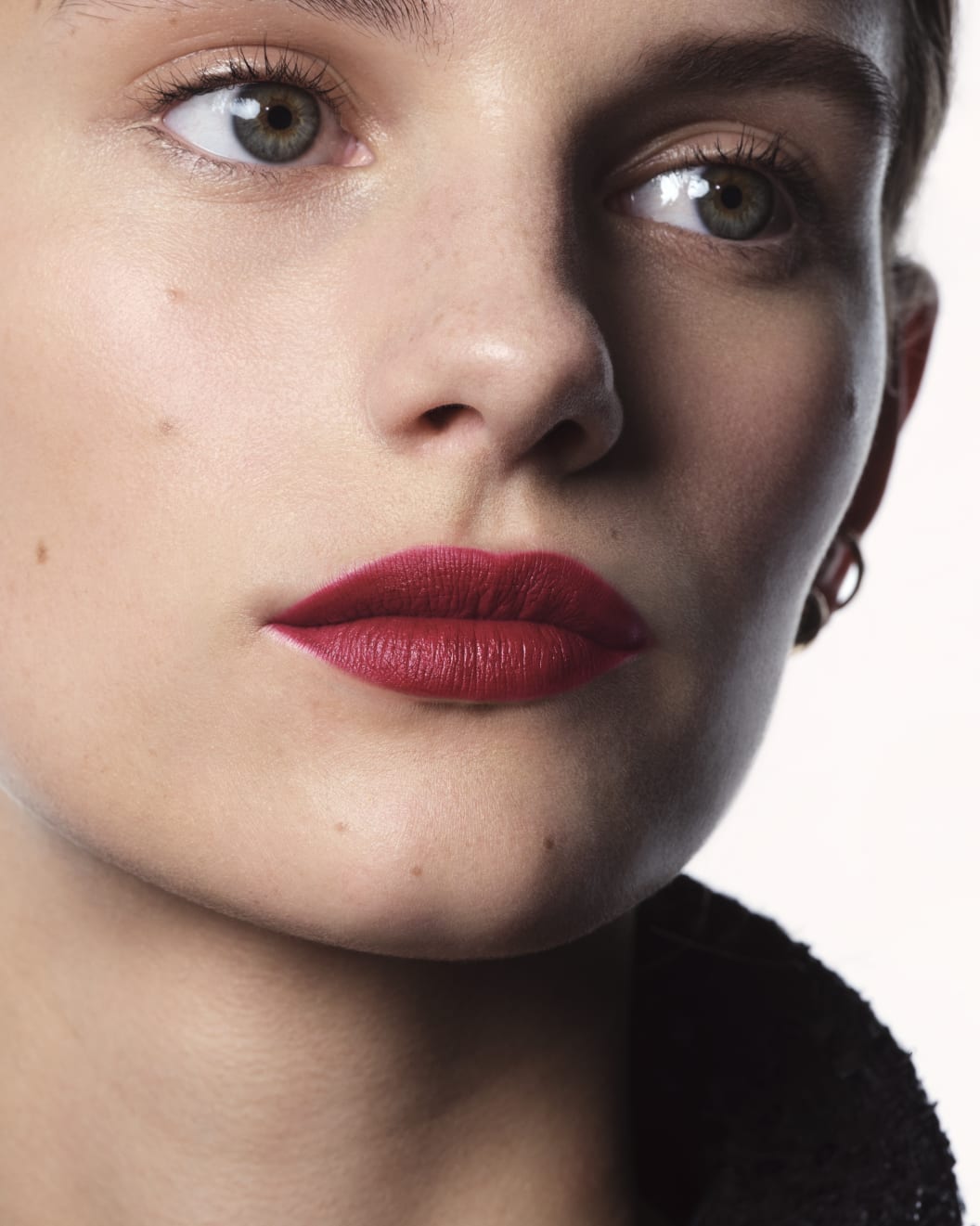 Son CHANEL 31 Le Rouge #20 Rouge Camélia - Metallic Red-Kallos