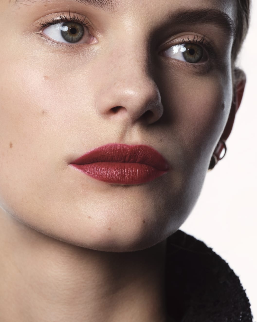 Son CHANEL 31 Le Rouge #21 Rouge Rencontre - Deep Bluish Red-Kallos