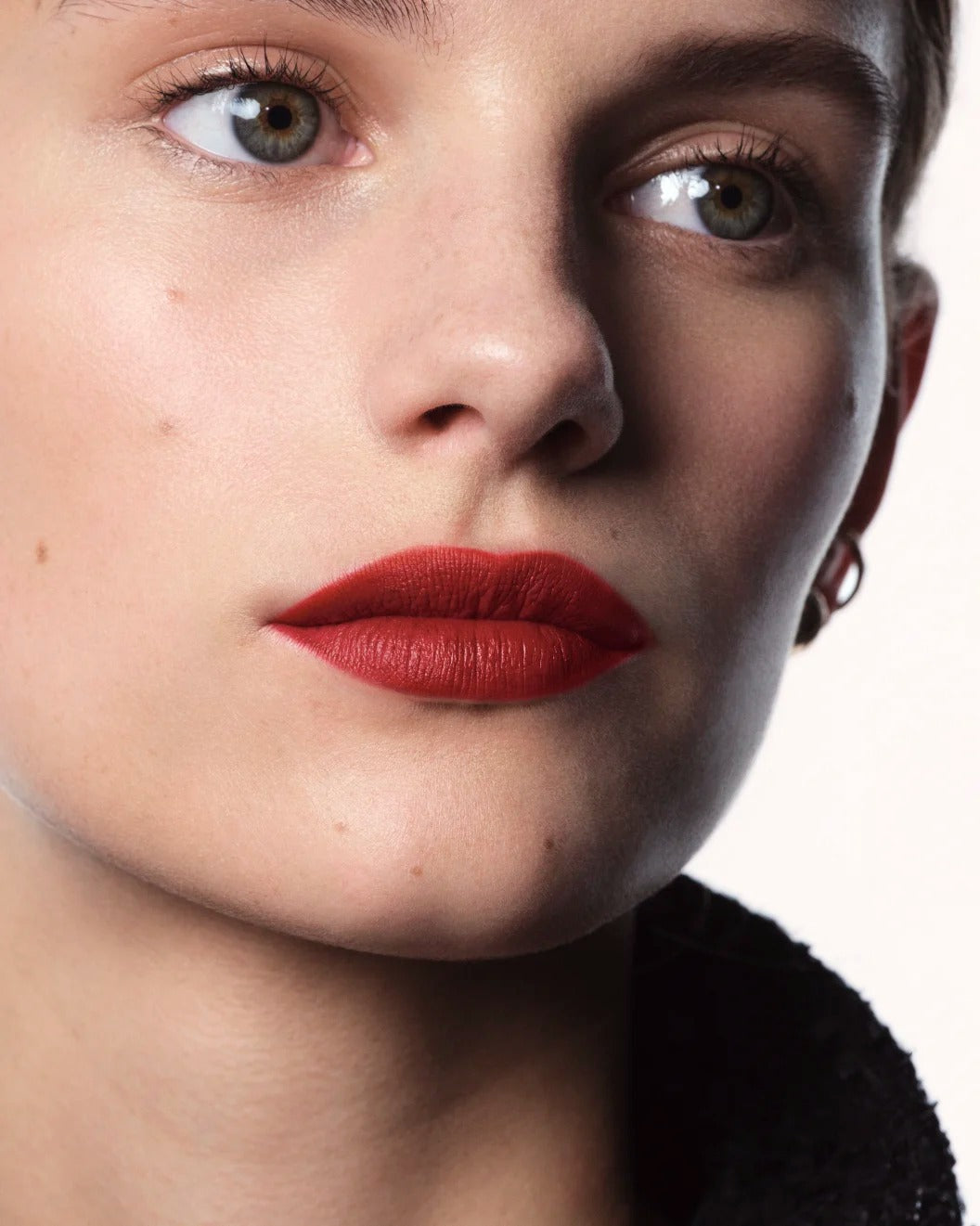 Son CHANEL 31 Le Rouge #24 Rouge Cousu - Brick Red-Kallos