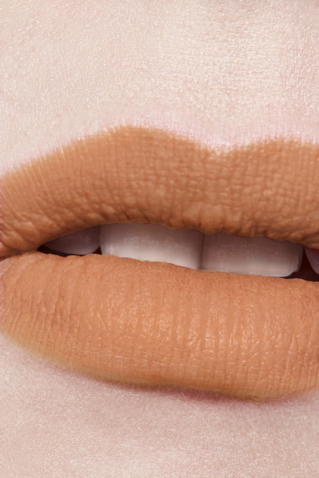 Son CHANEL Rouge Allure Liquid Velvet #208 Hypnotisante - Camel-Kallos