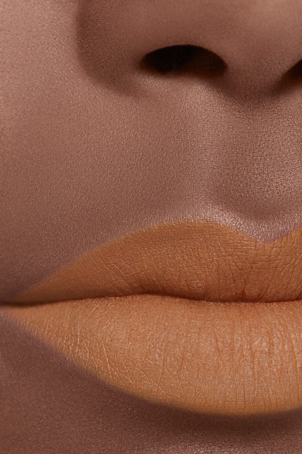 Son CHANEL Rouge Allure Liquid Velvet #208 Hypnotisante - Camel-Kallos