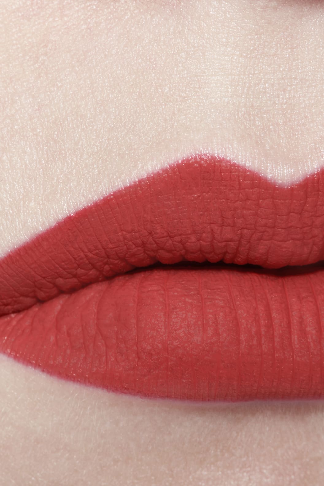 Son CHANEL Rouge Allure Liquid Velvet #224 Passionnante - Bluish Magenta-Red-Kallos