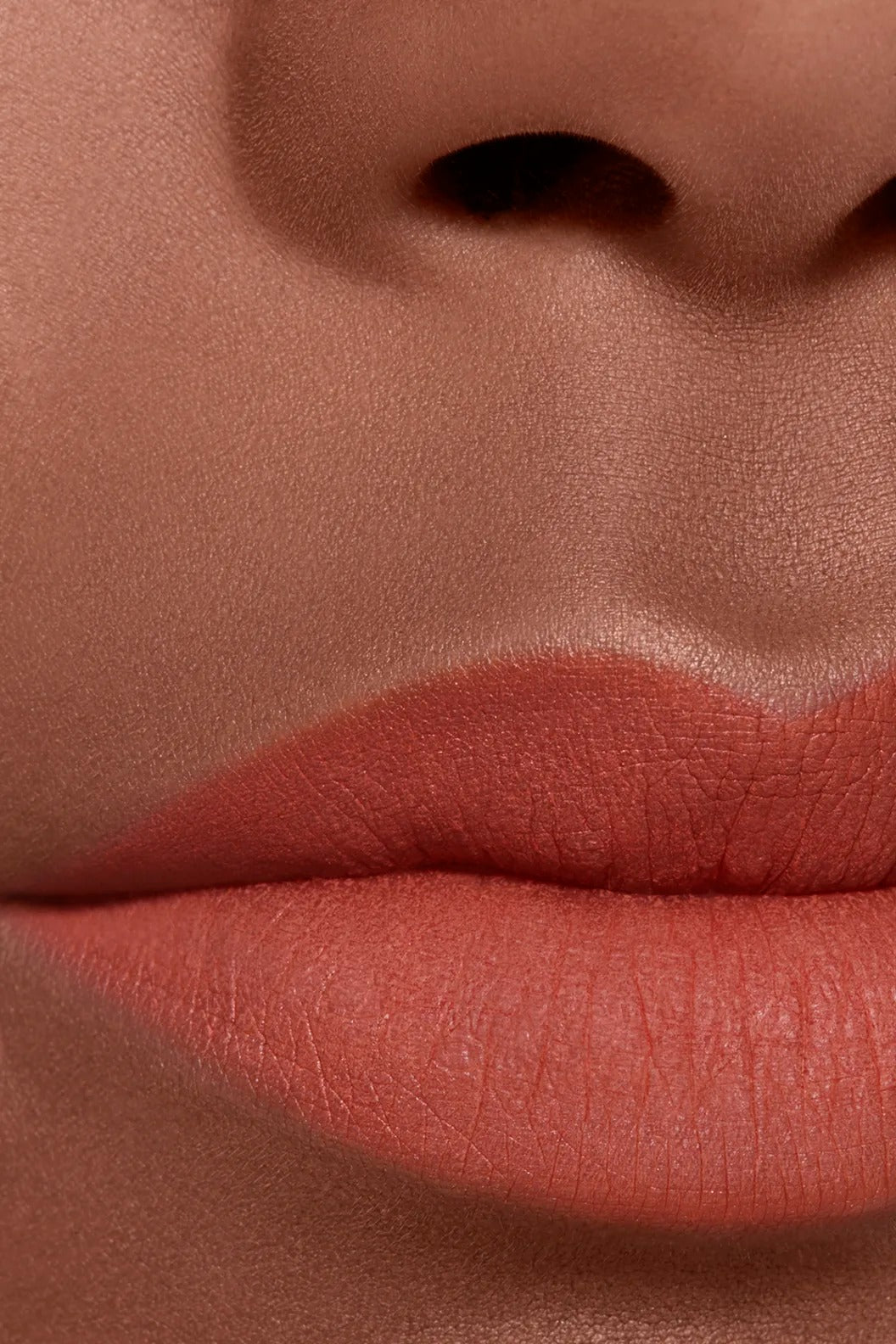 Son CHANEL Rouge Allure Liquid Velvet #242 Saisissante - Intense Rosewood