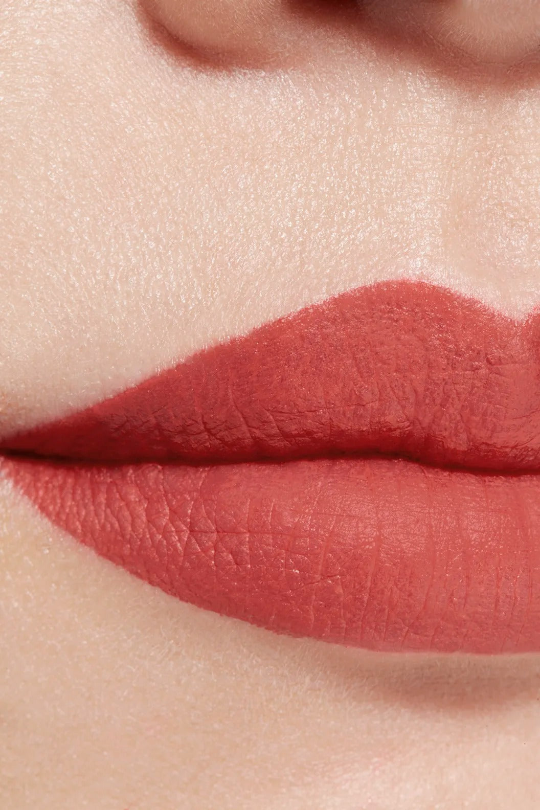 Son CHANEL Rouge Allure Liquid Velvet #242 Saisissante - Intense Rosewood